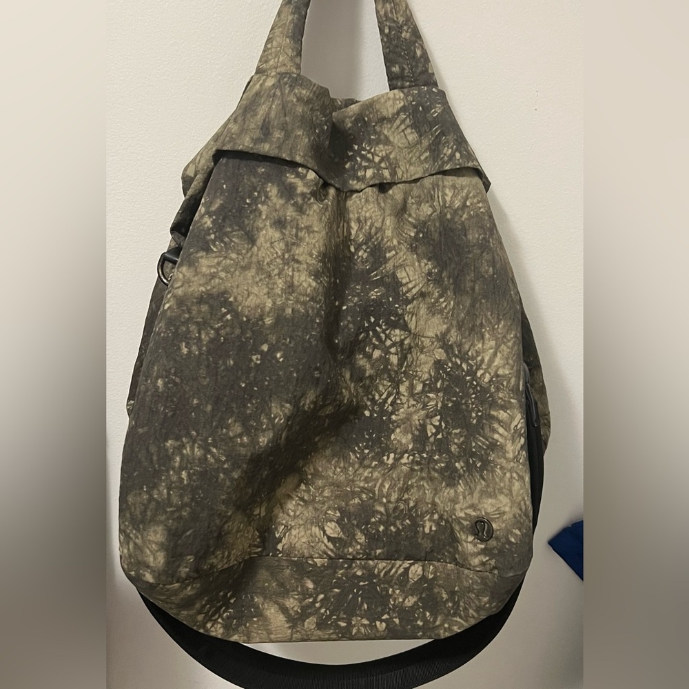 EUC Lululemon 19L On My Level crossbody